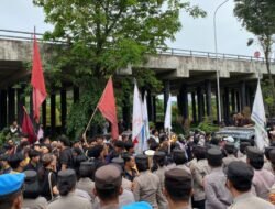 GERAM Aksi di Depan kapolresta Samarinda, Soroti Reformasi Polri dan Isu Tahanan Politik