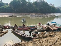 Sungai Mahakam Surut, PLN Alihkan BBM ke Perahu Kecil demi Jaga Listrik Long Apari