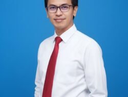 Pekerjaan Pertama Seorang Guru Adalah Membaca