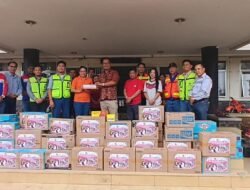 Melawan Karhutla di Tengah Kemarau, Forum CSR Kontraktor TCM-BEK Suplai Vitamin dan Minuman untuk Pemadam