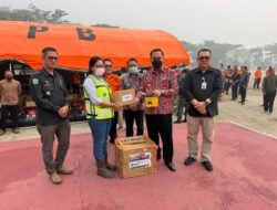 Karhutla Marak, PT BEK Kirim Tujuh Set Pompa Portable untuk Petugas Pemadam
